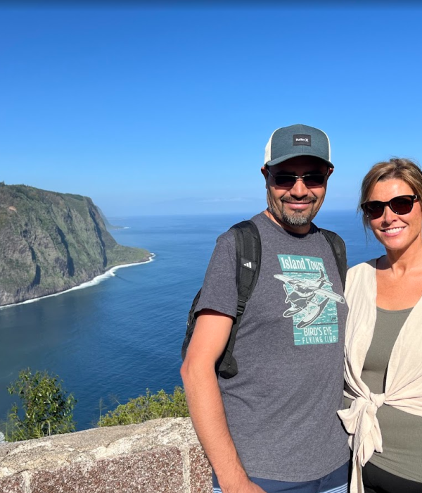 Me and the hubs at the Waipi'o Valley Lookout 